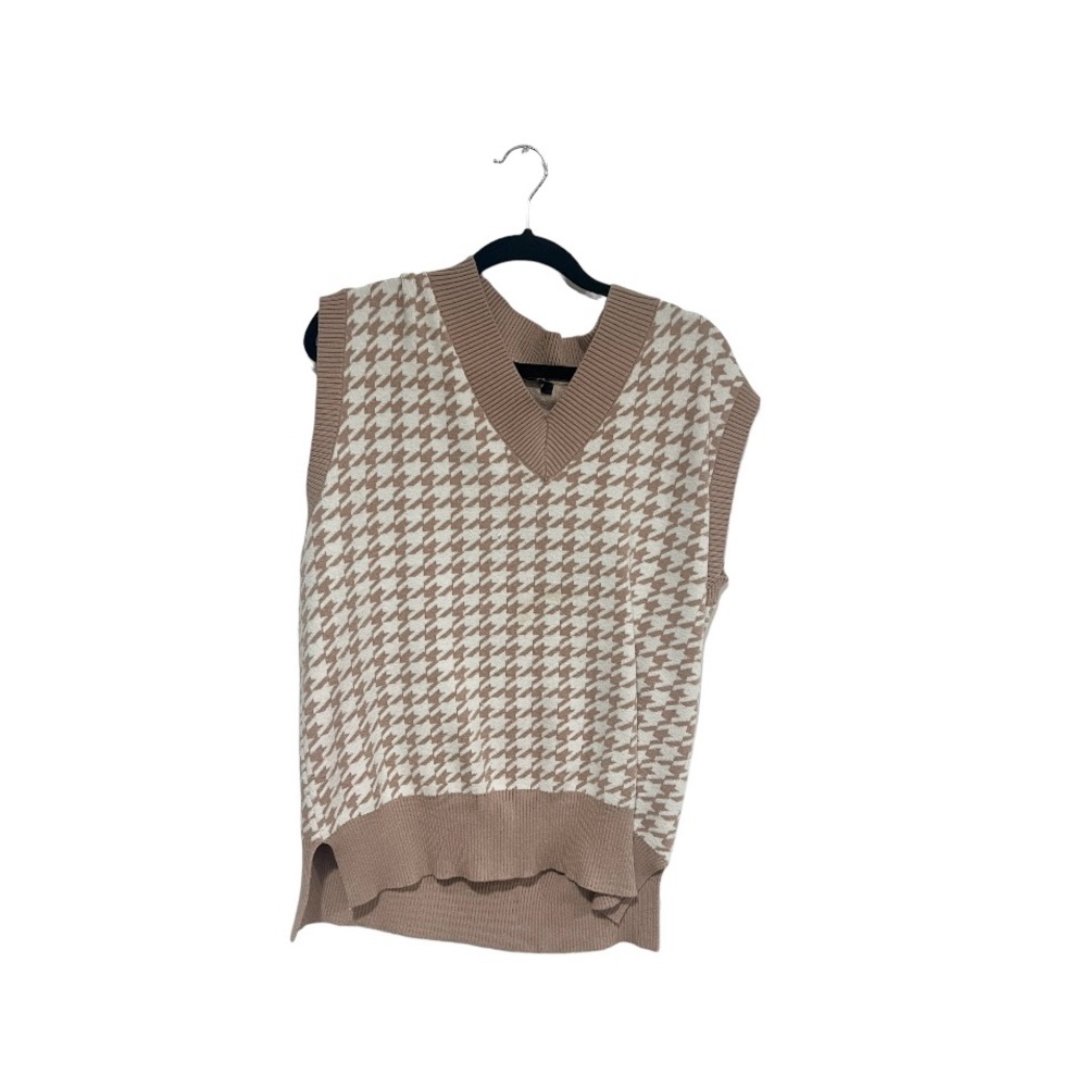 White and pink vest